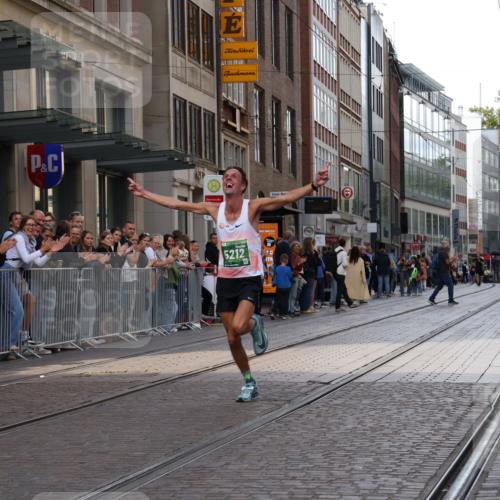 13.09.2026 - 21. swb-Marathon Bremen Strokosch-Dieckow http://msf.ph/oto/10380575 13.09.2026 12:43:30 Ziel 1567, 5212 meine-sportfotos.de