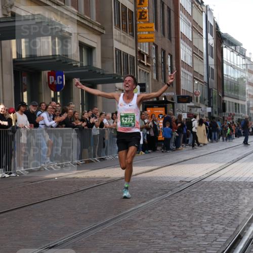 13.09.2026 - 21. swb-Marathon Bremen Strokosch-Dieckow http://msf.ph/oto/10380598 13.09.2026 12:43:31 Ziel 1567, 5212 meine-sportfotos.de