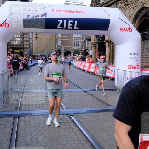 13.09.2026 - 21. swb-Marathon Bremen Tim E. http://msf.ph/oto/10380676 13.09.2026 13:16:44 Ziel 755, 792, 816, 1076, 1162, 2604, 5554, 5963, 6367, 7053, 7603, 7801, 8171, 8288, 9031, 9115 meine-sportfotos.de