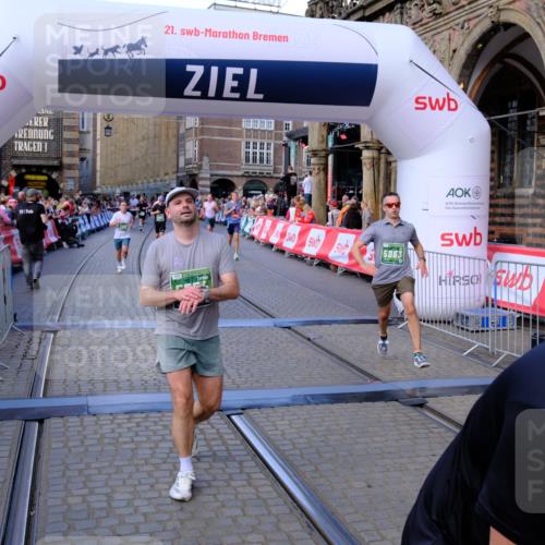 13.09.2026 - 21. swb-Marathon Bremen Tim E. http://msf.ph/oto/10380710 13.09.2026 13:16:44 Ziel 755, 792, 816, 1076, 1162, 2604, 5554, 5963, 6367, 7053, 7603, 7801, 8171, 8288, 9031, 9115 meine-sportfotos.de