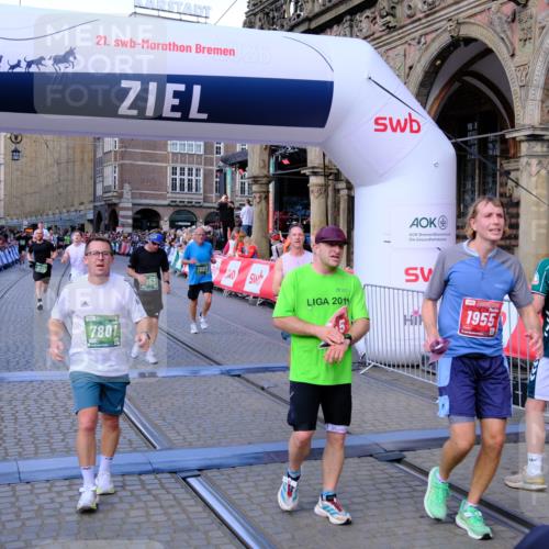 13.09.2026 - 21. swb-Marathon Bremen Tim E. http://msf.ph/oto/10380874 13.09.2026 13:16:49 Ziel 792, 816, 985, 1076, 1162, 2474, 2604, 5255, 5554, 5963, 6367, 7053, 7603, 7801, 7875, 8171, 8288 meine-sportfotos.de