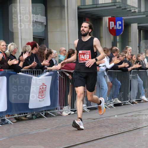 13.09.2026 - 21. swb-Marathon Bremen Strokosch-Dieckow http://msf.ph/oto/10380960 13.09.2026 12:44:17 Ziel 289, 6485, 798, 1313, 1490, 2044, 6507 meine-sportfotos.de