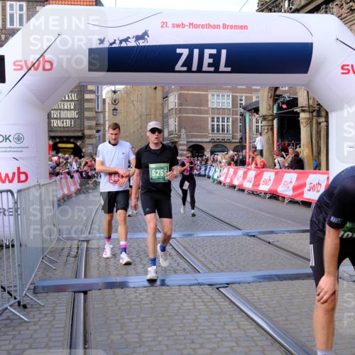 13.09.2026 - 21. swb-Marathon Bremen Tim E. http://msf.ph/oto/10380984 13.09.2026 13:16:59 Ziel 472, 675, 696, 734, 816, 827, 985, 2473, 2474, 2809, 3716, 3961, 4135, 4137, 4485, 5255, 5772, 6367, 6531, 6535, 7387, 7875 meine-sportfotos.de