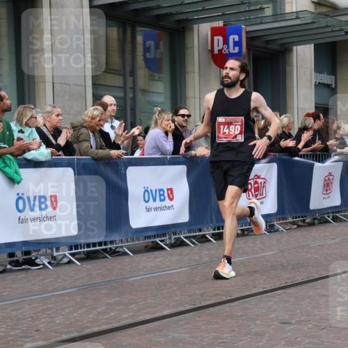 13.09.2026 - 21. swb-Marathon Bremen Strokosch-Dieckow http://msf.ph/oto/10380998 13.09.2026 12:44:18 Ziel 289, 6485, 798, 1313, 1490, 2044, 6507 meine-sportfotos.de