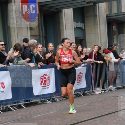 13.09.2026 - 21. swb-Marathon Bremen Strokosch-Dieckow http://msf.ph/oto/10381108 13.09.2026 12:44:29 Ziel 289, 4474, 6485, 8285, 2044, 6507 meine-sportfotos.de