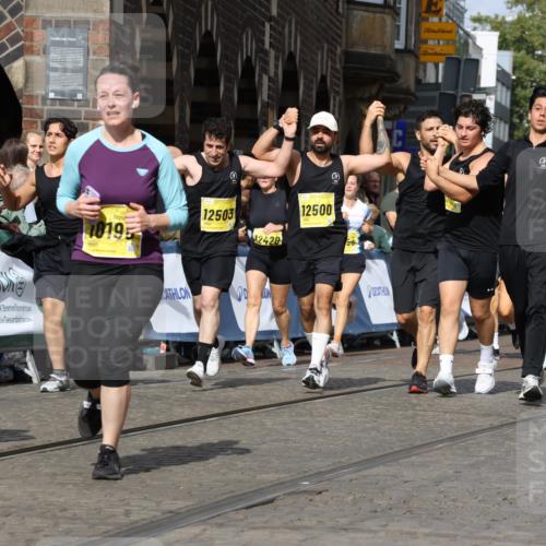 13.09.2026 - 21. swb-Marathon Bremen Strokosch-Dieckow http://msf.ph/oto/10381136 13.09.2026 11:04:55 Ziel 10160, 10481, 10711, 10755, 10877, 11114, 11248, 11364, 11366, 11410, 11592, 11705, 11761, 11991, 12009, 12929, 10370, 10465, 10718, 10741, 10800, 10850, 10975, 11105, 11281, 11584, 11722, 11900, 11939, 12002, 12064, 12099, 12235, 12335, 12522 meine-sportfotos.de