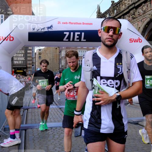 13.09.2026 - 21. swb-Marathon Bremen Tim E. http://msf.ph/oto/10381191 13.09.2026 13:17:08 Ziel 385, 472, 675, 696, 734, 827, 985, 1970, 2319, 2473, 2474, 2809, 3706, 3716, 3961, 4135, 4137, 4485, 5772, 6049, 6531, 6535, 6704, 6819, 7297, 7387, 7875 meine-sportfotos.de