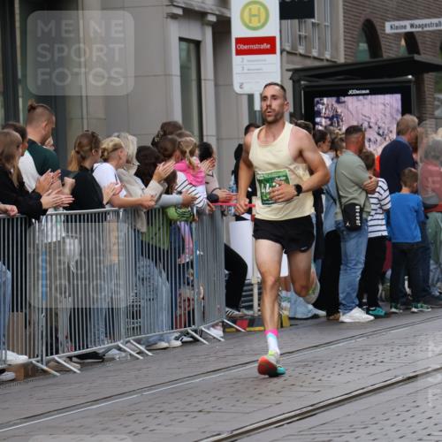 13.09.2026 - 21. swb-Marathon Bremen Strokosch-Dieckow http://msf.ph/oto/10381236 13.09.2026 12:44:42 Ziel 322, 814, 1187, 1544, 1840, 4474, 6485, 8285, 289, 6485 meine-sportfotos.de