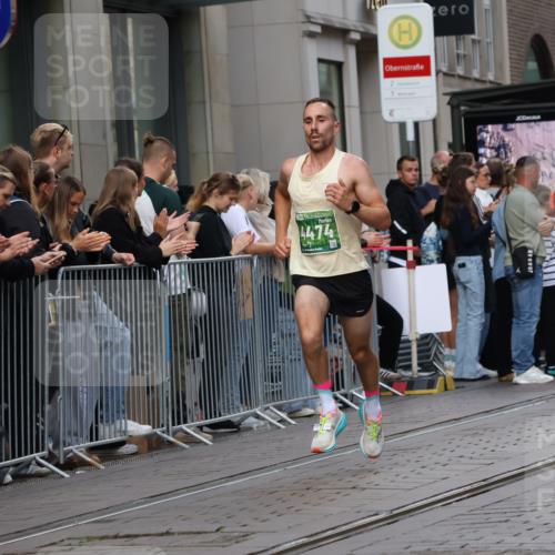 13.09.2026 - 21. swb-Marathon Bremen Strokosch-Dieckow http://msf.ph/oto/10381250 13.09.2026 12:44:42 Ziel 322, 814, 1187, 1544, 1840, 4474, 6485, 8285, 289, 6485 meine-sportfotos.de