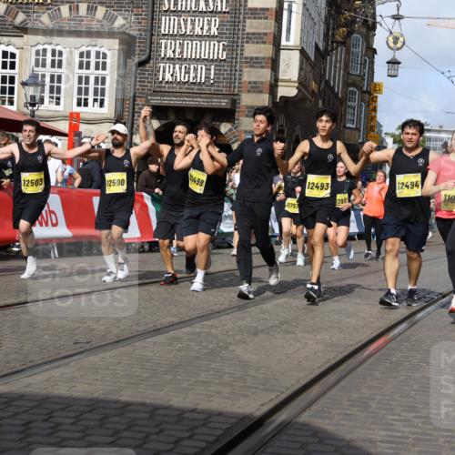 13.09.2026 - 21. swb-Marathon Bremen Strokosch-Dieckow http://msf.ph/oto/10381337 13.09.2026 11:04:59 Ziel 10160, 10198, 10283, 10481, 10711, 10877, 10940, 11006, 11114, 11364, 11366, 11592, 11705, 11761, 11991, 12005, 12493, 12495, 12498, 12500, 12502, 12563, 10370, 10465, 10576, 10718, 10800, 10850, 10975, 10995, 11102, 11105, 11157, 11218, 11281, 11326, 11584, 11616, 11722, 11900, 12002, 12011, 12064, 12079, 12080, 12099, 12335 meine-sportfotos.de