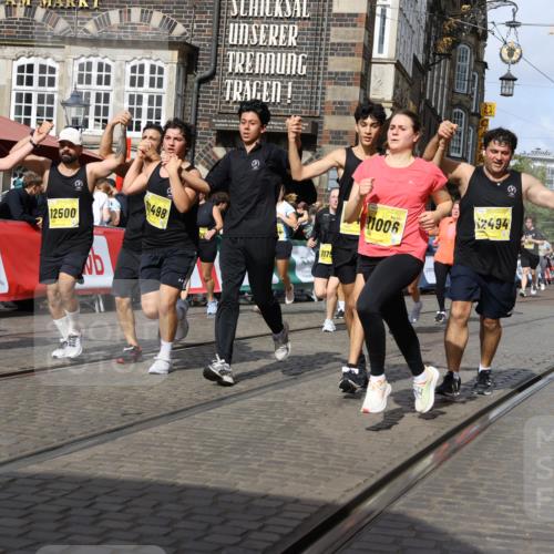 13.09.2026 - 21. swb-Marathon Bremen Strokosch-Dieckow http://msf.ph/oto/10381497 13.09.2026 11:04:59 Ziel 10160, 10198, 10283, 10481, 10711, 10877, 10940, 11006, 11114, 11364, 11366, 11592, 11705, 11761, 11991, 12005, 12493, 12495, 12498, 12500, 12502, 12563, 10370, 10465, 10576, 10718, 10800, 10850, 10975, 10995, 11102, 11105, 11157, 11218, 11281, 11326, 11584, 11616, 11722, 11900, 12002, 12011, 12064, 12079, 12080, 12099, 12335 meine-sportfotos.de