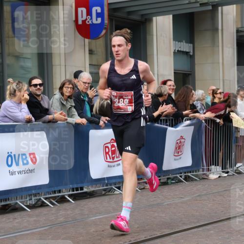 13.09.2026 - 21. swb-Marathon Bremen Strokosch-Dieckow http://msf.ph/oto/10381611 13.09.2026 12:44:56 Ziel 322, 1187, 1544, 1840, 289, 814, 1187, 1840, 4474, 6485, 8285 meine-sportfotos.de
