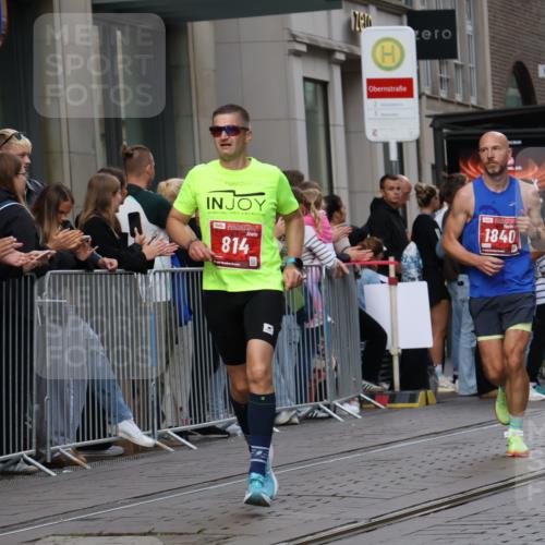 13.09.2026 - 21. swb-Marathon Bremen Strokosch-Dieckow http://msf.ph/oto/10381663 13.09.2026 12:45:08 Ziel 2032, 322, 814, 1187, 1544, 1840, 4474, 8285 meine-sportfotos.de