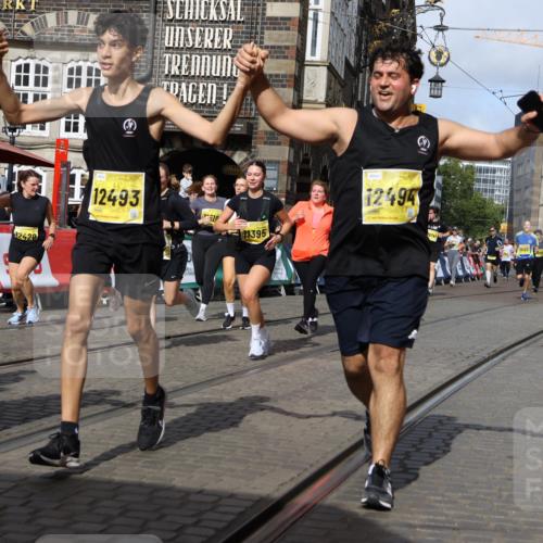 13.09.2026 - 21. swb-Marathon Bremen Strokosch-Dieckow http://msf.ph/oto/10381731 13.09.2026 11:05:00 Ziel 10160, 10198, 10283, 10481, 10711, 10877, 10940, 11006, 11114, 11364, 11366, 11592, 11705, 11761, 11991, 12005, 12493, 12495, 12498, 12500, 12502, 12563, 10370, 10576, 10718, 10800, 10995, 11102, 11105, 11157, 11218, 11281, 11326, 11584, 11616, 11722, 11900, 12002, 12011, 12064, 12079, 12080, 12099, 12335 meine-sportfotos.de