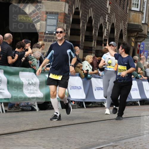 13.09.2026 - 21. swb-Marathon Bremen Strokosch-Dieckow http://msf.ph/oto/10381831 13.09.2026 11:05:06 Ziel 10198, 10283, 10315, 10481, 10729, 10855, 10856, 10877, 10940, 11006, 11114, 11133, 11272, 11364, 11366, 11395, 11518, 11592, 11705, 11757, 12005, 12420, 12493, 12495, 12498, 12500, 12502, 12563, 10370, 10411, 10576, 10697, 10718, 10800, 10802, 10995, 11102, 11105, 11157, 11218, 11281, 11326, 11584, 11616, 11722, 11900, 12011, 12079, 12080, 12335 meine-sportfotos.de
