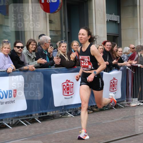 13.09.2026 - 21. swb-Marathon Bremen Strokosch-Dieckow http://msf.ph/oto/10381888 13.09.2026 12:45:16 Ziel 2032, 322, 814, 1187, 1544, 1840, 8285 meine-sportfotos.de