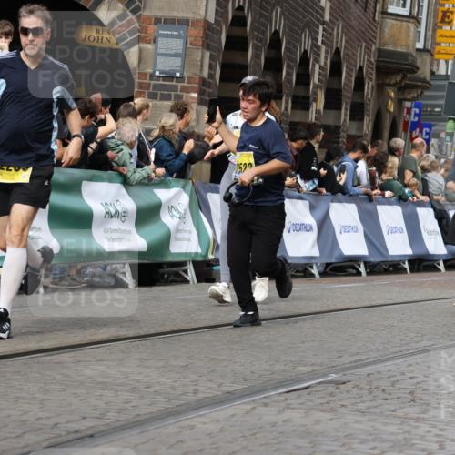 13.09.2026 - 21. swb-Marathon Bremen Strokosch-Dieckow http://msf.ph/oto/10381889 13.09.2026 11:05:07 Ziel 10198, 10283, 10315, 10481, 10729, 10741, 10855, 10856, 10940, 11006, 11114, 11133, 11272, 11364, 11366, 11395, 11518, 11592, 11705, 11757, 11939, 12005, 12420, 12493, 12495, 12498, 12500, 12502, 12563, 10411, 10576, 10697, 10717, 10800, 10802, 10995, 11102, 11105, 11157, 11218, 11326, 11334, 11584, 11616, 11722, 11900, 12011, 12079, 12080, 12335 meine-sportfotos.de