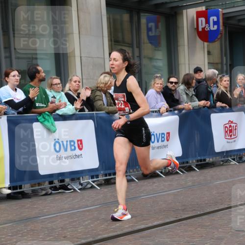 13.09.2026 - 21. swb-Marathon Bremen Strokosch-Dieckow http://msf.ph/oto/10381946 13.09.2026 12:45:16 Ziel 2032, 322, 814, 1187, 1544, 1840, 8285 meine-sportfotos.de