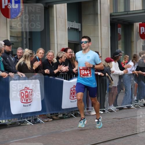 13.09.2026 - 21. swb-Marathon Bremen Strokosch-Dieckow http://msf.ph/oto/10382038 13.09.2026 12:45:21 Ziel 2032, 322, 1187, 1544, 1840 meine-sportfotos.de