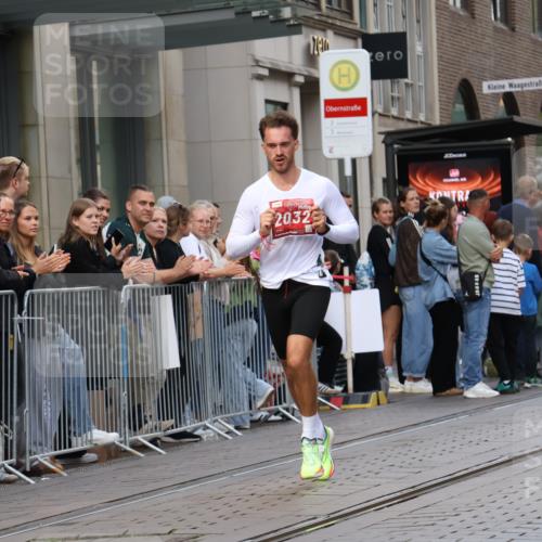 13.09.2026 - 21. swb-Marathon Bremen Strokosch-Dieckow http://msf.ph/oto/10382118 13.09.2026 12:45:51 Ziel 103, 1352, 2143, 8044, 2032 meine-sportfotos.de
