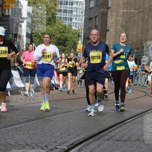 13.09.2026 - 21. swb-Marathon Bremen Strokosch-Dieckow http://msf.ph/oto/10382131 13.09.2026 11:05:15 Ziel 10198, 10283, 10315, 10465, 10729, 10741, 10850, 10855, 10856, 10940, 10975, 11006, 11133, 11272, 11395, 11518, 11757, 11939, 12002, 12005, 12064, 12235, 12420, 12493, 12495, 12498, 12500, 12502, 12522, 12563, 10186, 10411, 10432, 10697, 10717, 10802, 11146, 11314, 11334, 11387, 11394, 11521, 11571, 11572, 12055, 12251 meine-sportfotos.de