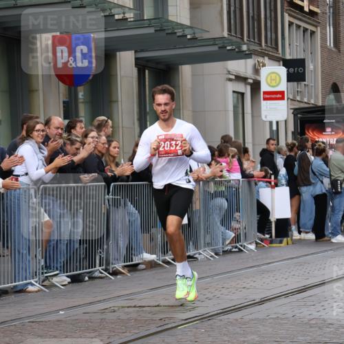 13.09.2026 - 21. swb-Marathon Bremen Strokosch-Dieckow http://msf.ph/oto/10382137 13.09.2026 12:45:51 Ziel 103, 1352, 2143, 8044, 2032 meine-sportfotos.de