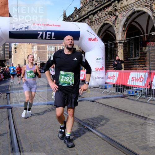 13.09.2026 - 21. swb-Marathon Bremen Tim E. http://msf.ph/oto/10382147 13.09.2026 13:18:16 Ziel 948, 1631, 1797, 2001, 2260, 2634, 2671, 3051, 3192, 3241, 3514, 4131, 4286, 4374, 4733, 5530, 5695, 5935, 5948, 6290, 6448, 8094, 8805, 8869, 8943, 8944, 9595, 9596, 9837, 13041 meine-sportfotos.de
