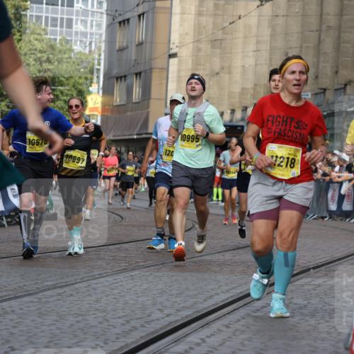 13.09.2026 - 21. swb-Marathon Bremen Strokosch-Dieckow http://msf.ph/oto/10382283 13.09.2026 11:05:19 Ziel 10315, 10370, 10465, 10718, 10729, 10741, 10850, 10855, 10856, 10975, 11105, 11133, 11272, 11281, 11395, 11518, 11757, 11900, 11939, 12002, 12064, 12099, 12235, 12335, 12420, 12493, 12495, 12498, 12500, 12502, 12522, 12563, 10186, 10432, 10717, 11146, 11314, 11334, 11387, 11394, 11521, 11571, 11572, 11724, 11892, 12055, 12251, 12273, 12330, 12362 meine-sportfotos.de