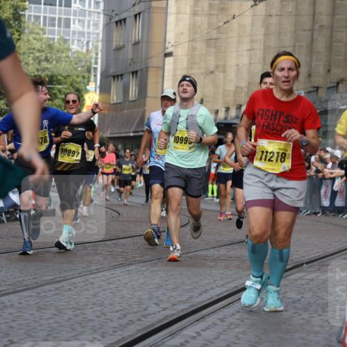 13.09.2026 - 21. swb-Marathon Bremen Strokosch-Dieckow http://msf.ph/oto/10382295 13.09.2026 11:05:19 Ziel 10315, 10370, 10465, 10718, 10729, 10741, 10850, 10855, 10856, 10975, 11105, 11133, 11272, 11281, 11395, 11518, 11757, 11900, 11939, 12002, 12064, 12099, 12235, 12335, 12420, 12493, 12495, 12498, 12500, 12502, 12522, 12563, 10186, 10432, 10717, 11146, 11314, 11334, 11387, 11394, 11521, 11571, 11572, 11724, 11892, 12055, 12251, 12273, 12330, 12362 meine-sportfotos.de