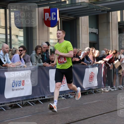 13.09.2026 - 21. swb-Marathon Bremen Strokosch-Dieckow http://msf.ph/oto/10382399 13.09.2026 12:47:41 Ziel 358, 447, 875, 420, 991, 1161, 1783 meine-sportfotos.de