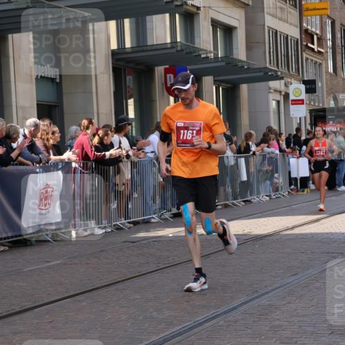 13.09.2026 - 21. swb-Marathon Bremen Strokosch-Dieckow http://msf.ph/oto/10382513 13.09.2026 12:47:50 Ziel 358, 447, 875, 991, 1161, 1783 meine-sportfotos.de