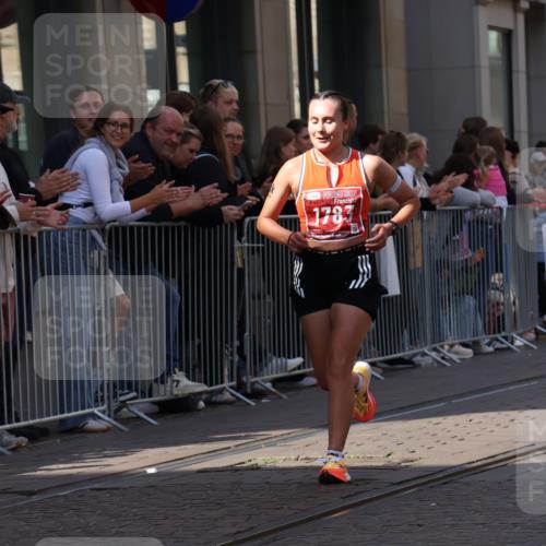13.09.2026 - 21. swb-Marathon Bremen Strokosch-Dieckow http://msf.ph/oto/10382541 13.09.2026 12:47:52 Ziel 358, 447, 875, 991, 1161, 1783 meine-sportfotos.de