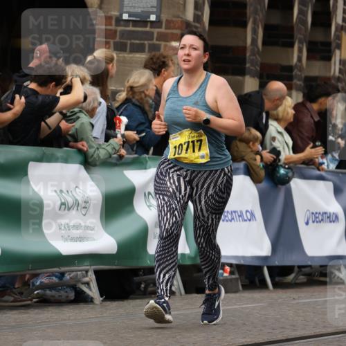 13.09.2026 - 21. swb-Marathon Bremen Strokosch-Dieckow http://msf.ph/oto/10382600 13.09.2026 11:05:30 Ziel 10370, 10411, 10465, 10576, 10697, 10718, 10800, 10802, 10850, 10975, 10995, 11102, 11105, 11157, 11218, 11281, 11326, 11584, 11616, 11722, 11900, 12002, 12011, 12064, 12079, 12080, 12099, 12335, 12522, 10168, 10238, 10259, 10260, 10457, 10864, 11024, 11520, 11724, 11791, 11892, 11947, 12156, 12273, 12330, 12362, 12501 meine-sportfotos.de