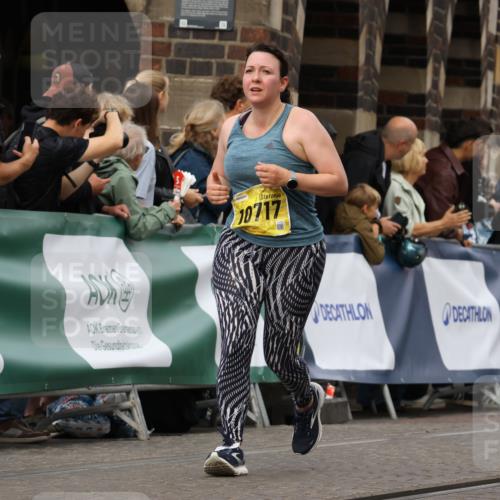 13.09.2026 - 21. swb-Marathon Bremen Strokosch-Dieckow http://msf.ph/oto/10382613 13.09.2026 11:05:30 Ziel 10370, 10411, 10465, 10576, 10697, 10718, 10800, 10802, 10850, 10975, 10995, 11102, 11105, 11157, 11218, 11281, 11326, 11584, 11616, 11722, 11900, 12002, 12011, 12064, 12079, 12080, 12099, 12335, 12522, 10168, 10238, 10259, 10260, 10457, 10864, 11024, 11520, 11724, 11791, 11892, 11947, 12156, 12273, 12330, 12362, 12501 meine-sportfotos.de