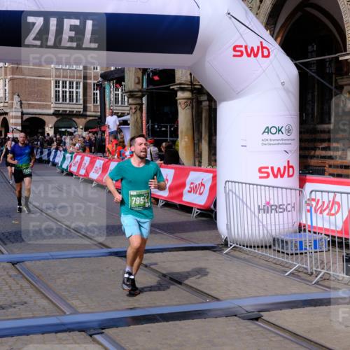 13.09.2026 - 21. swb-Marathon Bremen Tim E. http://msf.ph/oto/10382629 13.09.2026 13:18:40 Ziel 1146, 1419, 2055, 3458, 5307, 5460, 6293, 6294, 6818, 7491, 7731, 7954, 8404, 8872, 9019, 9134, 9275, 10065, 13150 meine-sportfotos.de