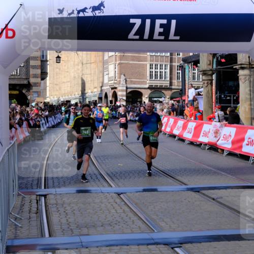 13.09.2026 - 21. swb-Marathon Bremen Tim E. http://msf.ph/oto/10382654 13.09.2026 13:18:41 Ziel 1146, 1419, 2055, 5307, 5460, 6293, 6294, 6818, 7491, 7731, 7954, 8404, 8872, 9019, 9275, 10065, 13150 meine-sportfotos.de