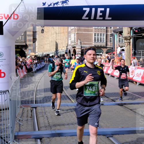 13.09.2026 - 21. swb-Marathon Bremen Tim E. http://msf.ph/oto/10382749 13.09.2026 13:18:44 Ziel 465, 1146, 1419, 2055, 5307, 5460, 6293, 6294, 6818, 7245, 7491, 7731, 7954, 8404, 8540, 8872, 9019, 9275, 13150 meine-sportfotos.de