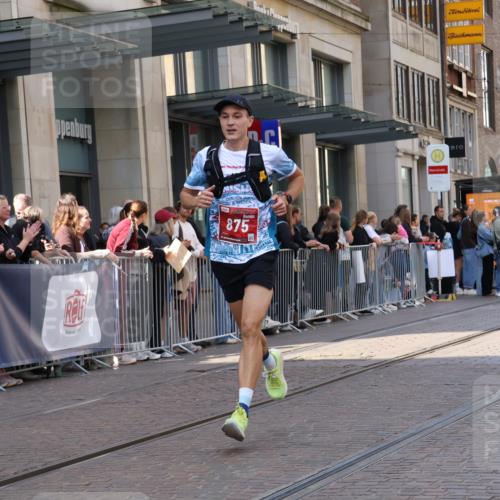 13.09.2026 - 21. swb-Marathon Bremen Strokosch-Dieckow http://msf.ph/oto/10382786 13.09.2026 12:48:04 Ziel 5428, 358, 447, 875, 991 meine-sportfotos.de