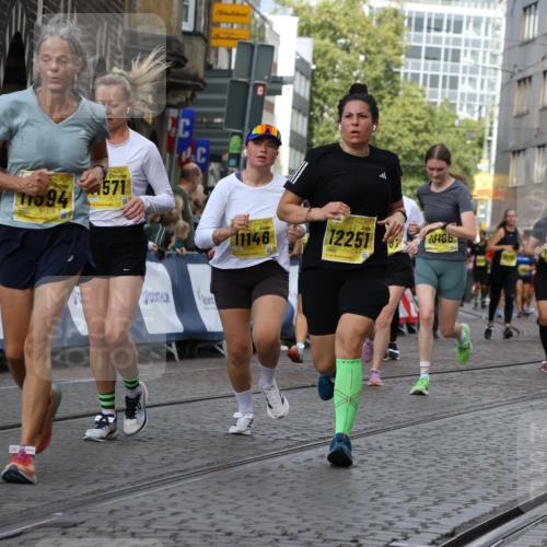 13.09.2026 - 21. swb-Marathon Bremen Strokosch-Dieckow http://msf.ph/oto/10382790 13.09.2026 11:05:35 Ziel 10370, 10411, 10576, 10697, 10717, 10718, 10800, 10802, 10995, 11102, 11105, 11157, 11218, 11281, 11326, 11334, 11584, 11616, 11722, 11900, 12011, 12079, 12080, 12099, 12335, 10168, 10238, 10259, 10260, 10305, 10457, 10864, 11024, 11520, 11791, 11947, 12156, 12378, 12501, 12523, 12773 meine-sportfotos.de