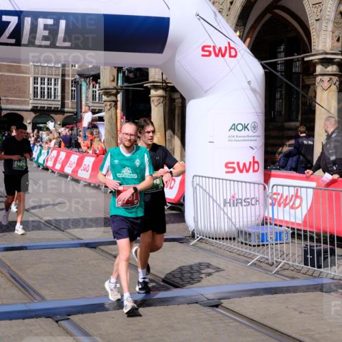 13.09.2026 - 21. swb-Marathon Bremen Tim E. http://msf.ph/oto/10382819 13.09.2026 13:18:51 Ziel 465, 1419, 2055, 2324, 2948, 3631, 4120, 4413, 4642, 5307, 5867, 6293, 6294, 6787, 6818, 7245, 7731, 8404, 8540, 8743, 8872, 9019, 9275, 9327, 9833 meine-sportfotos.de