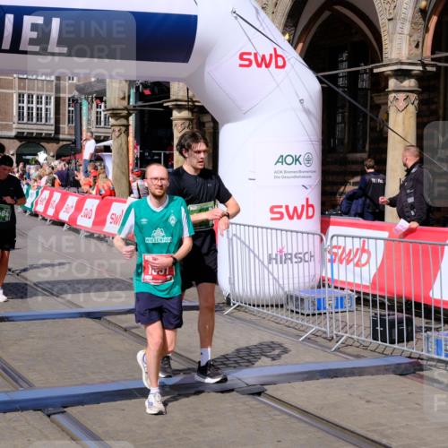 13.09.2026 - 21. swb-Marathon Bremen Tim E. http://msf.ph/oto/10382834 13.09.2026 13:18:51 Ziel 465, 1419, 2055, 2324, 2948, 3631, 4120, 4413, 4642, 5307, 5867, 6293, 6294, 6787, 6818, 7245, 7731, 8404, 8540, 8743, 8872, 9019, 9275, 9327, 9833 meine-sportfotos.de