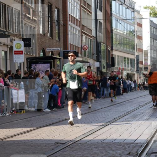 13.09.2026 - 21. swb-Marathon Bremen Strokosch-Dieckow http://msf.ph/oto/10382848 13.09.2026 12:48:07 Ziel 5428, 358, 447, 875 meine-sportfotos.de