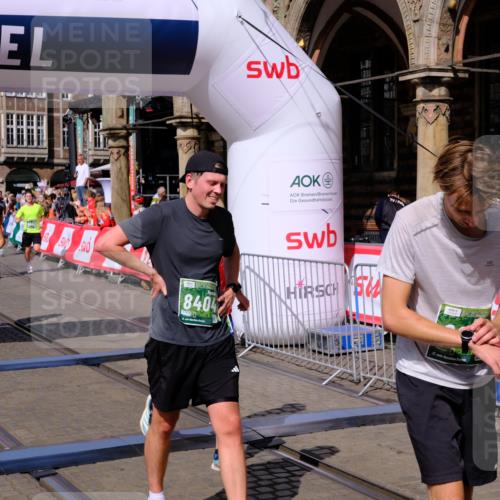 13.09.2026 - 21. swb-Marathon Bremen Tim E. http://msf.ph/oto/10382883 13.09.2026 13:18:56 Ziel 465, 2055, 2324, 2948, 3631, 4120, 4413, 4642, 5867, 6293, 6294, 6787, 6818, 7104, 7163, 7245, 7731, 8404, 8540, 8743, 8872, 9019, 9275, 9327, 9833 meine-sportfotos.de