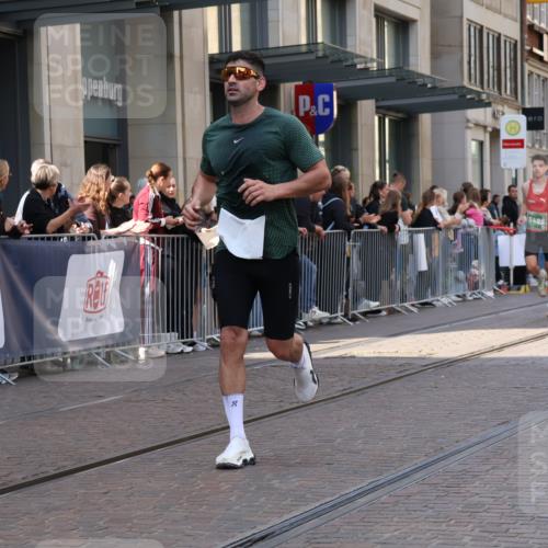 13.09.2026 - 21. swb-Marathon Bremen Strokosch-Dieckow http://msf.ph/oto/10382934 13.09.2026 12:48:11 Ziel 5428, 358, 447, 875 meine-sportfotos.de