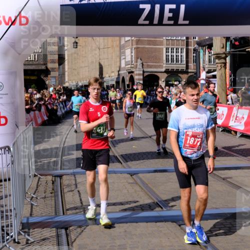 13.09.2026 - 21. swb-Marathon Bremen Tim E. http://msf.ph/oto/10382979 13.09.2026 13:18:59 Ziel 465, 2324, 2948, 3631, 4120, 4413, 4642, 5867, 6787, 7104, 7163, 7245, 7602, 7731, 8404, 8540, 8743, 8872, 9019, 9275, 9327, 9833 meine-sportfotos.de