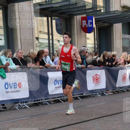 13.09.2026 - 21. swb-Marathon Bremen Strokosch-Dieckow http://msf.ph/oto/10382994 13.09.2026 12:48:14 Ziel 314, 5428, 358, 447 meine-sportfotos.de