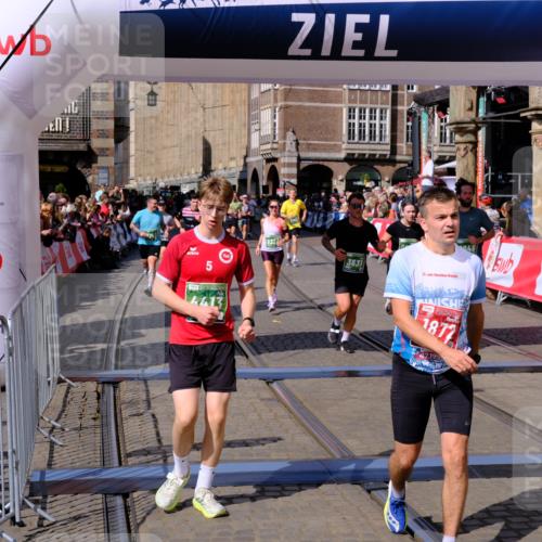 13.09.2026 - 21. swb-Marathon Bremen Tim E. http://msf.ph/oto/10383000 13.09.2026 13:19:00 Ziel 465, 2324, 2948, 3631, 4120, 4413, 4642, 5277, 5867, 6787, 7104, 7163, 7245, 7602, 8540, 8743, 9275, 9327, 9833 meine-sportfotos.de