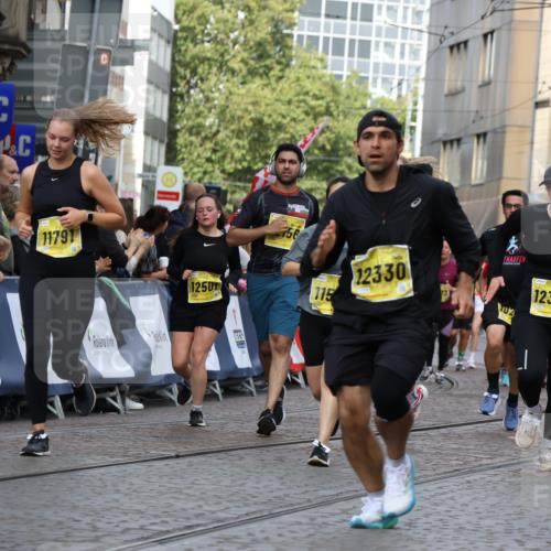 13.09.2026 - 21. swb-Marathon Bremen Strokosch-Dieckow http://msf.ph/oto/10383019 13.09.2026 11:05:42 Ziel 10186, 10411, 10432, 10576, 10697, 10717, 10802, 10995, 11102, 11146, 11157, 11218, 11314, 11326, 11334, 11387, 11394, 11521, 11571, 11572, 11616, 12011, 12055, 12079, 12080, 12251, 12330, 10018, 10168, 10305, 10382, 10619, 11024, 11132, 11164, 11477, 12186, 12378, 12523, 12528, 12773 meine-sportfotos.de