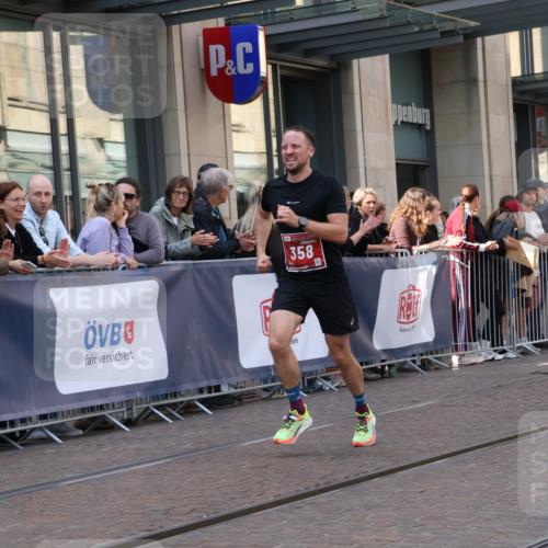13.09.2026 - 21. swb-Marathon Bremen Strokosch-Dieckow http://msf.ph/oto/10383057 13.09.2026 12:48:19 Ziel 314, 5428, 358, 447 meine-sportfotos.de