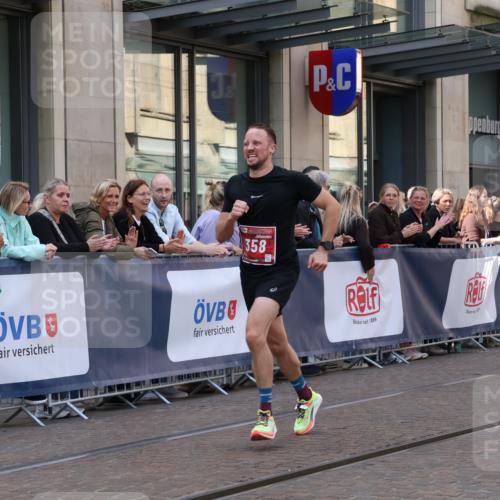 13.09.2026 - 21. swb-Marathon Bremen Strokosch-Dieckow http://msf.ph/oto/10383073 13.09.2026 12:48:19 Ziel 314, 5428, 358, 447 meine-sportfotos.de